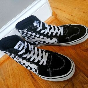 Like New Mens Vans Black and White High Top